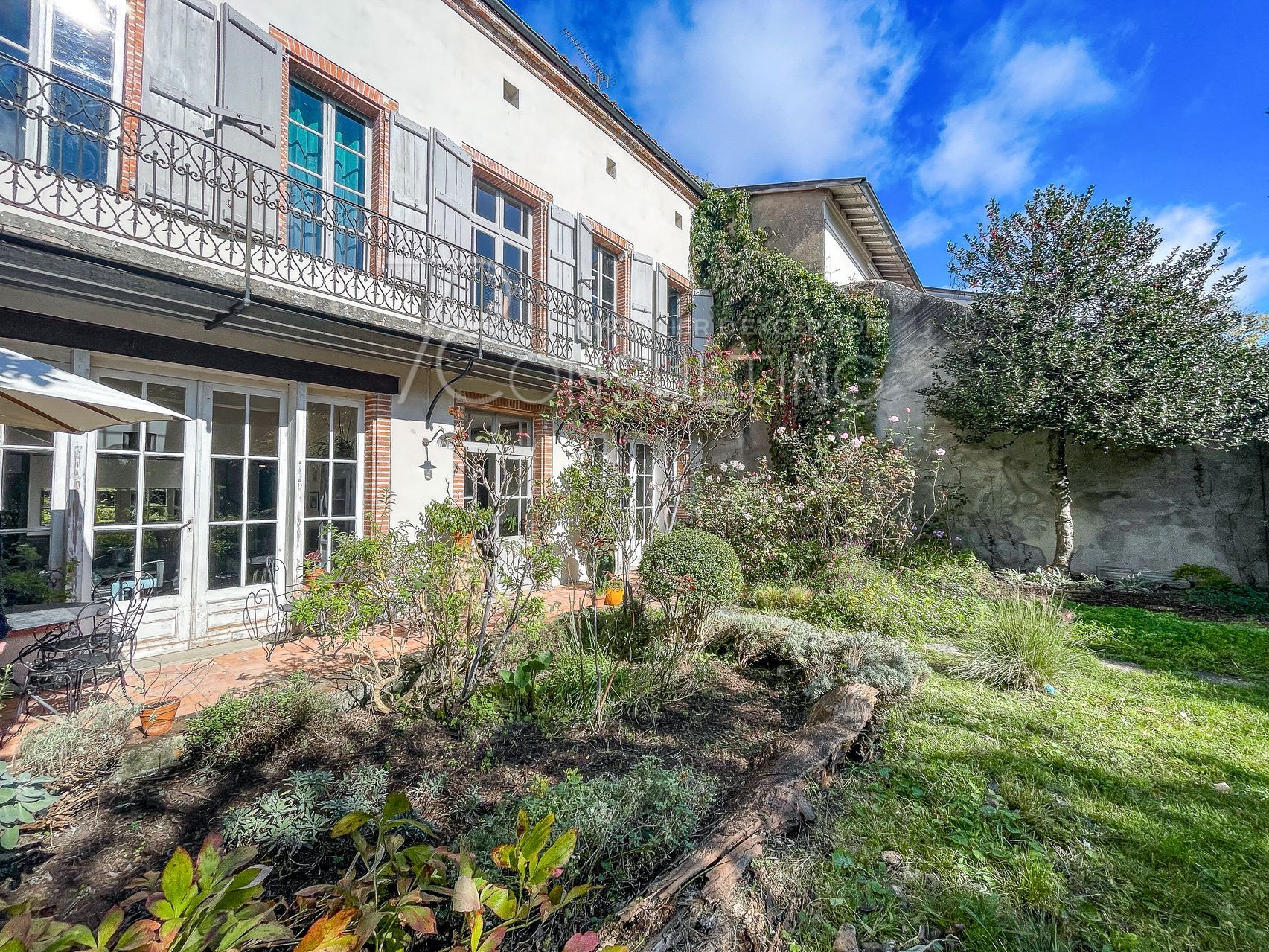 VENTE MONTAUBAN CENTRE MAISON DE VILLE 9 PIÈCES JARDIN