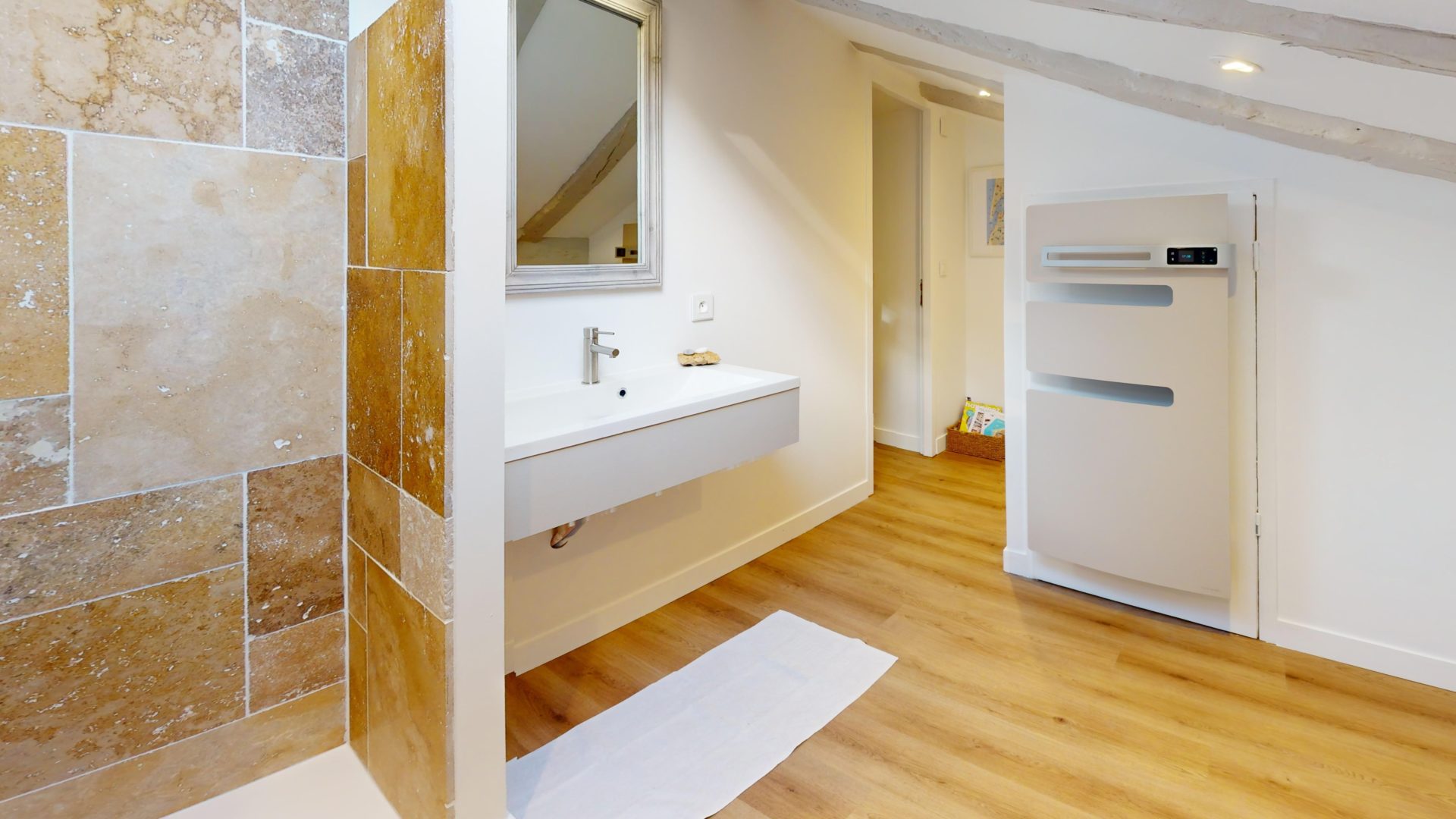 146-Chemin-De-La-Chapelle-St-Pierre-Bathroom