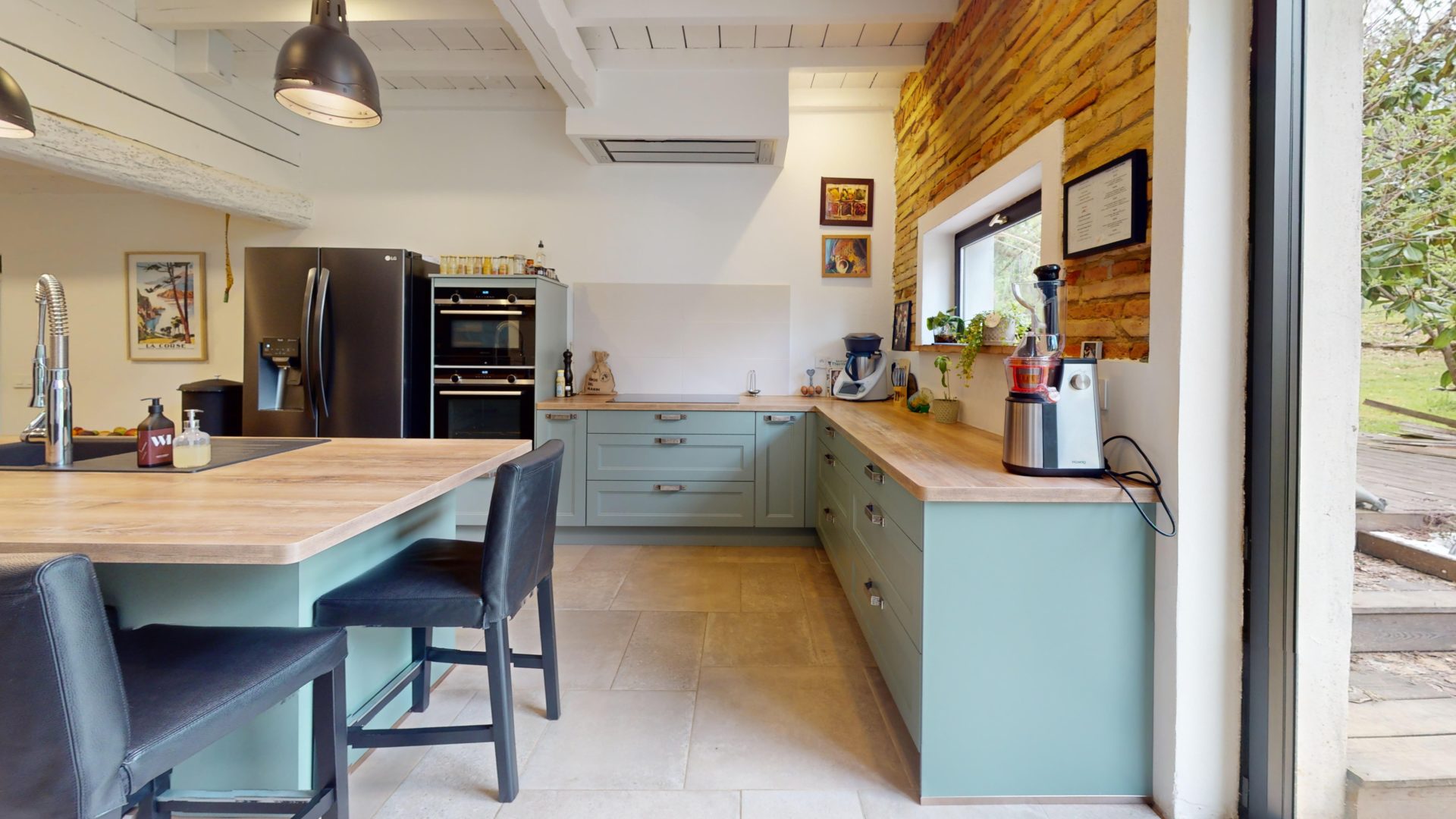 146-Chemin-De-La-Chapelle-St-Pierre-Kitchen 1