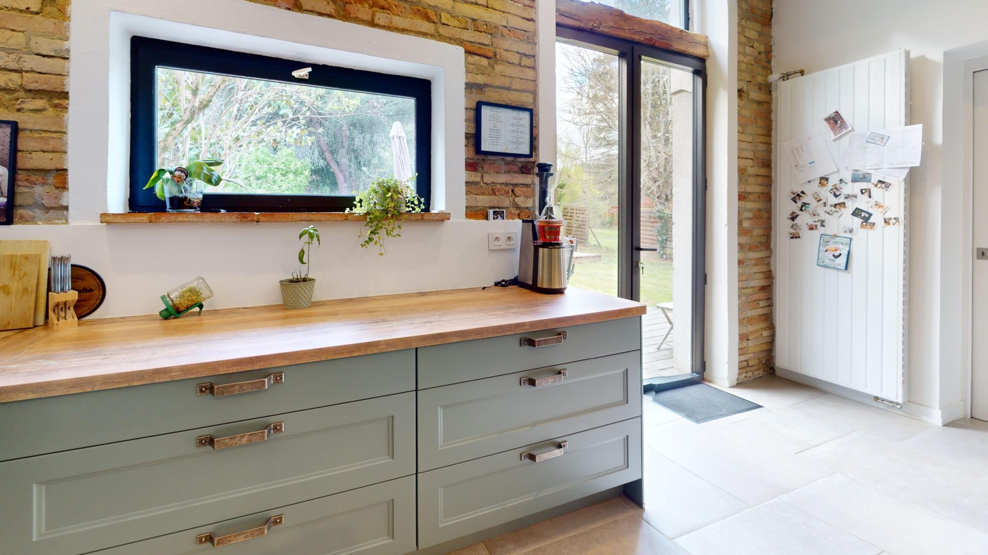 146-Chemin-De-La-Chapelle-St-Pierre-Kitchen