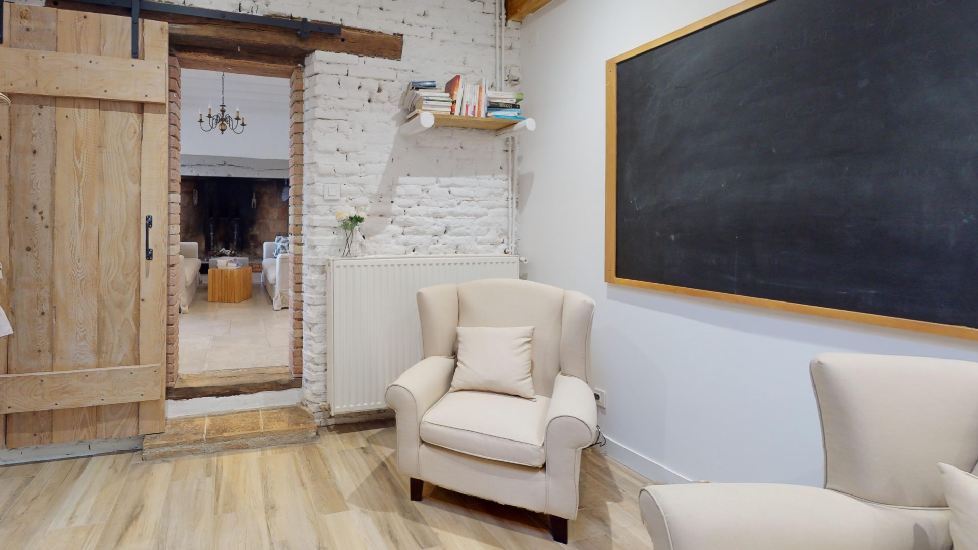 146-Chemin-De-La-Chapelle-St-Pierre-Living-Room 1