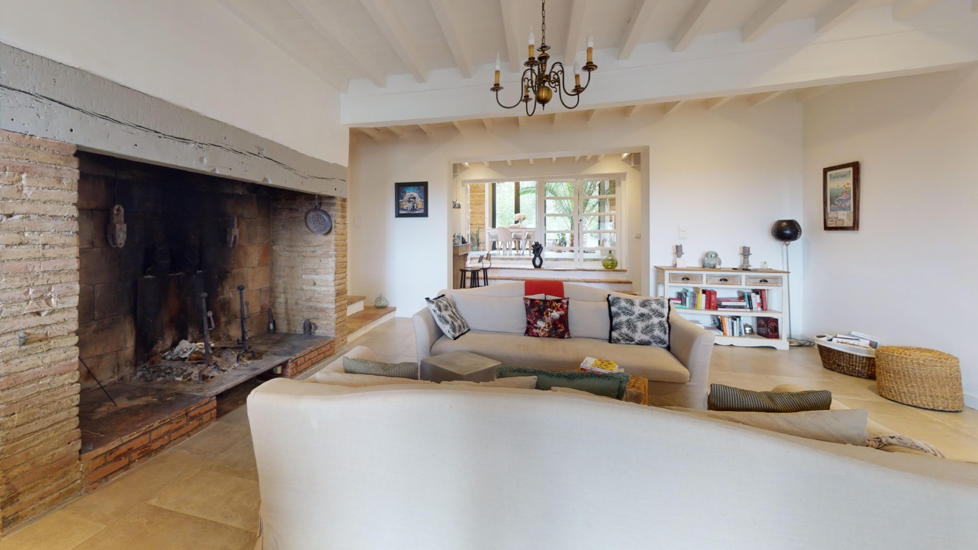 146-Chemin-De-La-Chapelle-St-Pierre-Living-Room 2